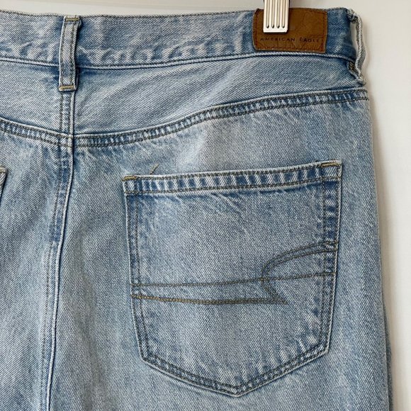 American Eagle Womens Size 8 Short Mom Jeans Light Wash Faded Distressed Ripped - Picture 9 of 14